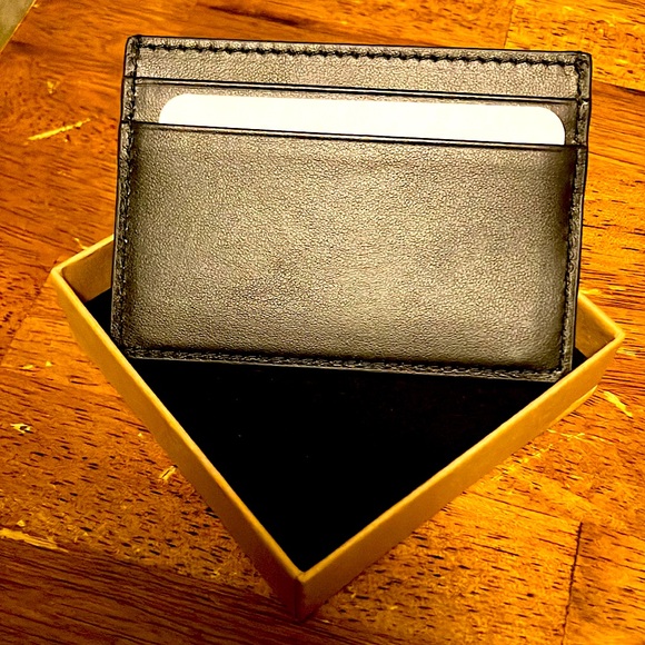 *NEW* / GUCCI BLACK & GOLD / CARD HOLDER - Picture 2 of 3